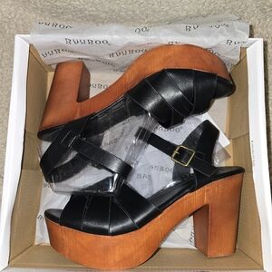 NIB Size 10 BAMBOO Black and Brown Platform Heels